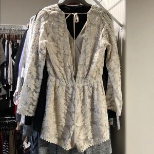 Adeline Rae cream lace romper size Small